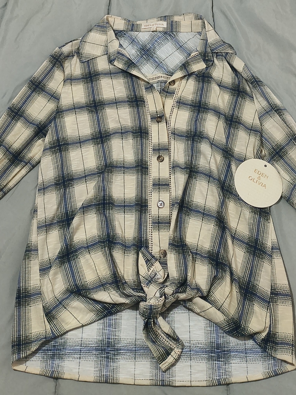 Eden & Olivia Blue Plaid Button-Front Tie Hem Shirt